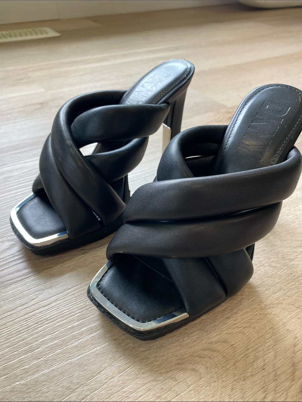 DKNY Black Leather Padded Twist Platform Heels Mules Size 7